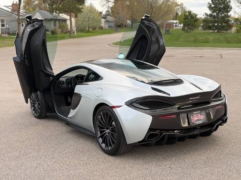 Used 2017 McLaren 570S RWD image 7