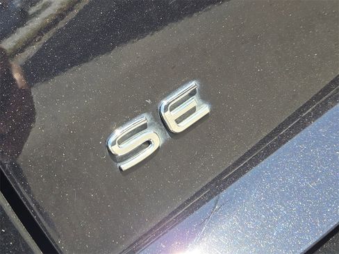 Used 2022 Volkswagen Atlas Cross Sport SE image 12