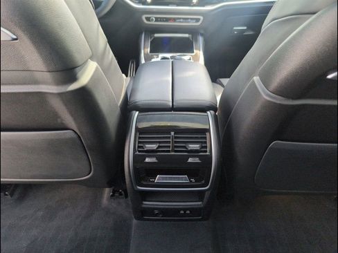 Used 2024 BMW X7 M60i w/ M Sport Professional Package image 25