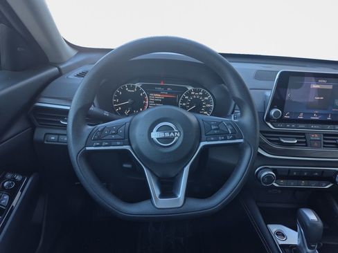 Used 2023 Nissan Altima 2.5 SV image 11