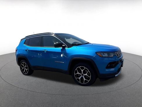 Used 2025 Jeep Compass Limited AWD/4WD image 2