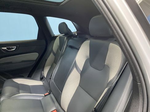 Used 2022 Volvo XC60 B5 R-Design image 26
