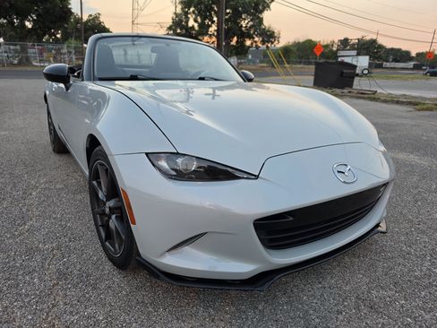 Used 2016 MAZDA MX-5 Miata Club RWD image 32