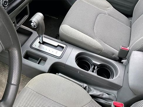 Used 2018 Nissan Frontier SV image 15