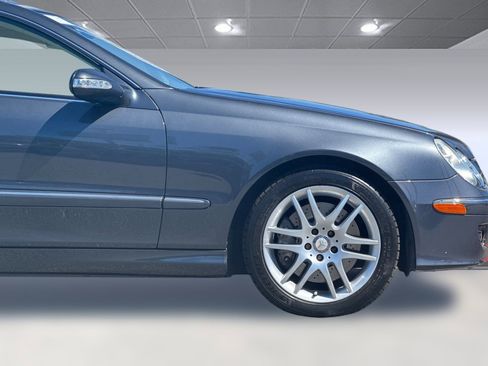 Used 2009 Mercedes-Benz CLK 350 Coupe image 32