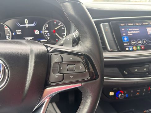 Used 2024 Buick Enclave Premium image 31