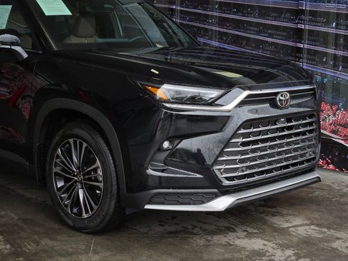 Certified 2026 Toyota Grand Highlander AWD Hybrid image 2