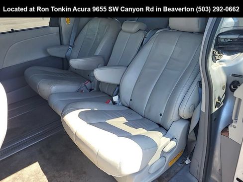 Used 2014 Toyota Sienna XLE FWD image 12