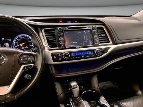 Used 2017 Toyota Highlander Limited AWD/4WD image 9