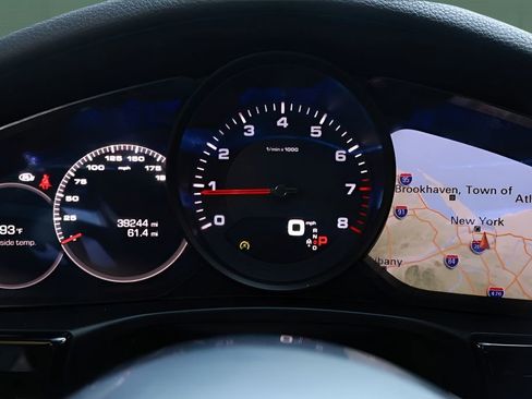 Used 2020 Porsche Panamera RWD image 49