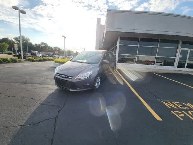 Used 2014 Ford Focus SE w/ SE Winter Package FWD image 3