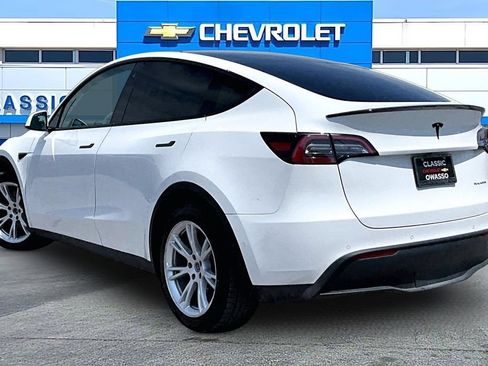 Used 2022 Tesla Model Y Long Range AWD/4WD image 3