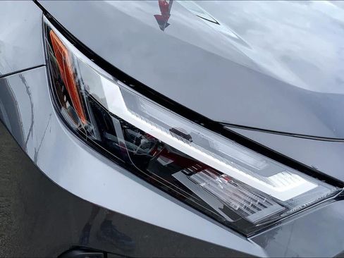 Used 2025 Toyota RAV4 XLE AWD/4WD image 27