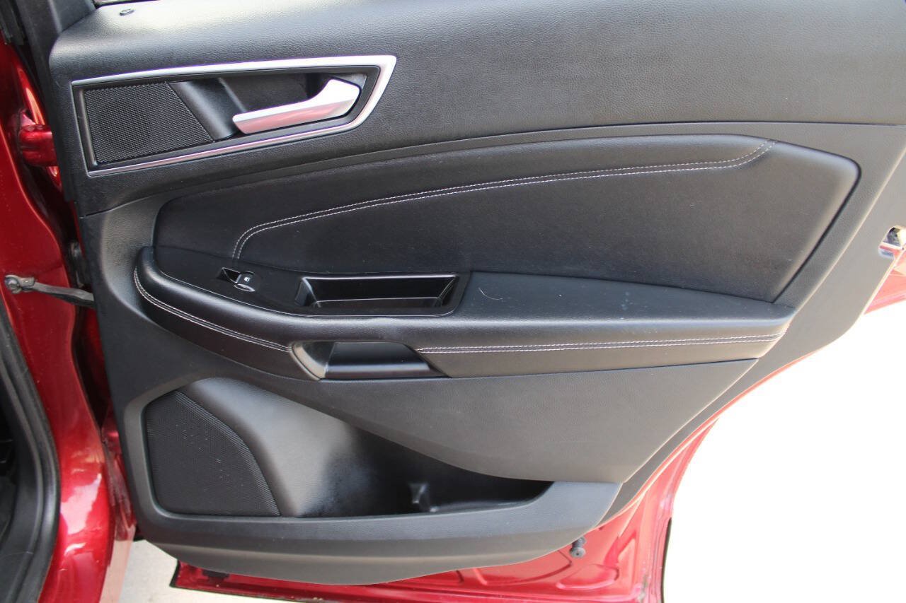Used 2016 Ford Edge Titanium w/ Equipment Group 302A AWD/4WD image 9