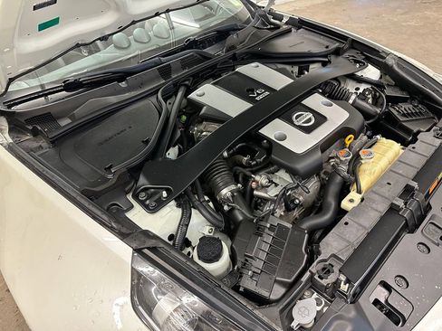 Used 2018 Nissan 370Z Touring Sport RWD image 32
