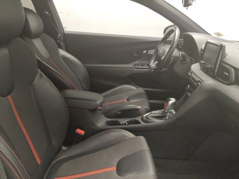 Used 2020 Hyundai Veloster Turbo FWD image 21