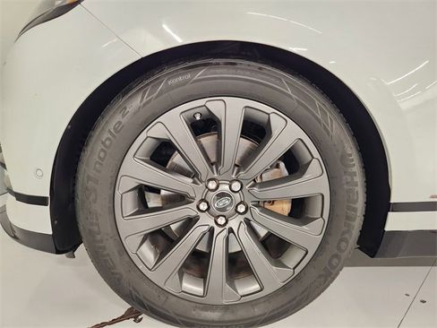 Used 2018 Land Rover Range Rover Velar R-Dynamic SE image 8