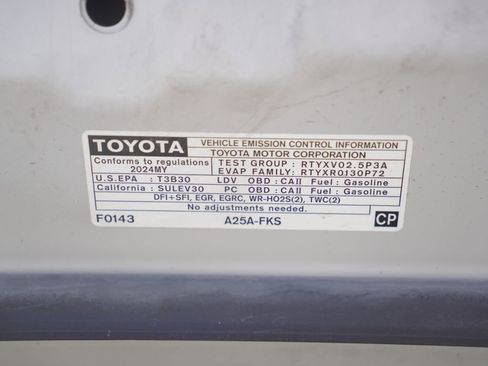 Used 2024 Toyota Camry SE FWD image 7