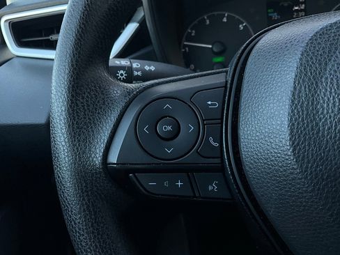 Used 2025 Toyota Corolla LE image 29