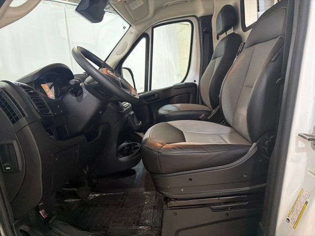 Used 2025 RAM ProMaster 2500 w/ Convenience Group FWD image 11