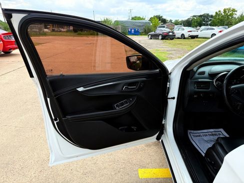 Used 2017 Chevrolet Impala LT image 13
