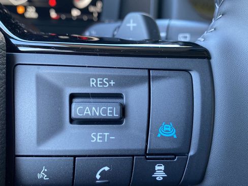 Used 2025 Nissan Rogue Platinum w/ Platinum Premium Package image 44