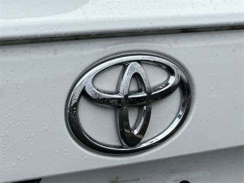 Used 2021 Toyota RAV4 LE image 21
