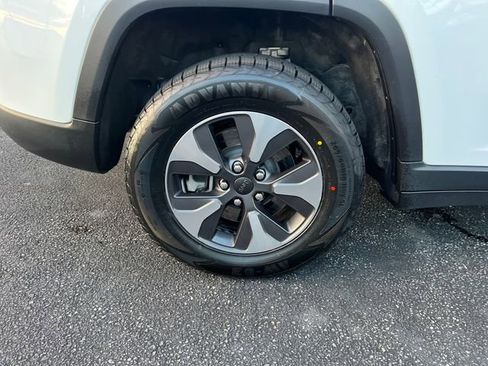 Used 2022 Jeep Grand Cherokee Limited 4xe image 13