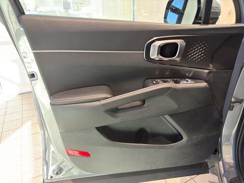 Used 2025 Kia Sorento EX w/ Panoramic Sunroof Package image 13