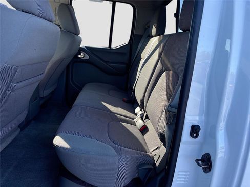 Used 2015 Nissan Frontier SV image 23
