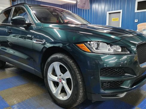 Used 2017 Jaguar F-PACE Premium image 2