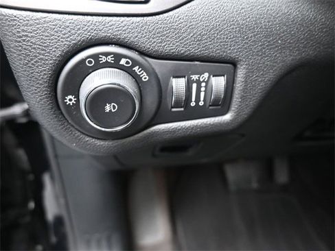 Used 2019 Jeep Cherokee Latitude Plus image 21