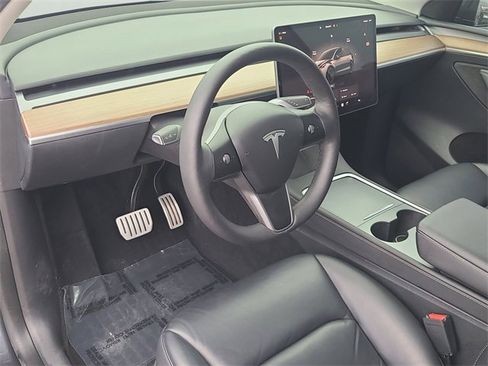 Used 2024 Tesla Model Y Performance image 21