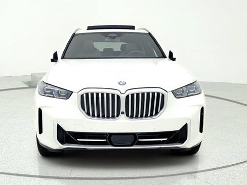 Used 2024 BMW X5 sDrive40i w/ Premium Package RWD image 2