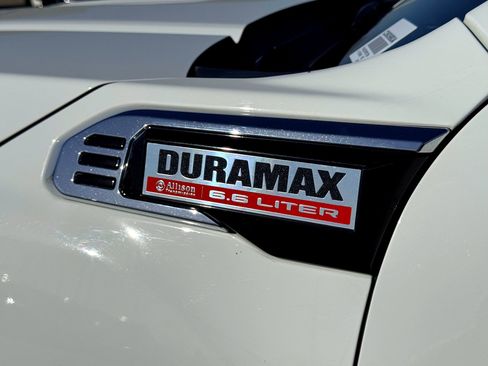 Used 2024 GMC Sierra 2500 Pro w/ Convenience Package image 3