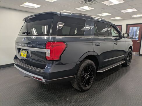 Used 2023 Ford Expedition XLT image 4