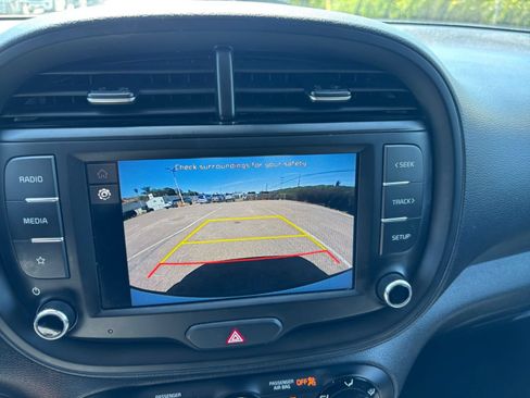 Used 2025 Kia Soul LX w/ LX Technology Package FWD image 21
