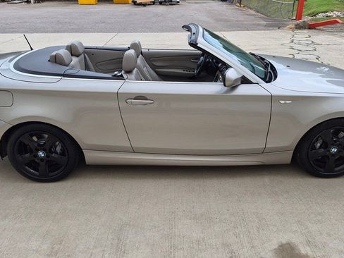 Used 2010 BMW 135i Convertible RWD image 8