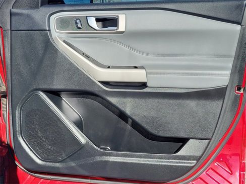 Used 2022 Ford Explorer XLT w/ Equipment Group 202A image 16