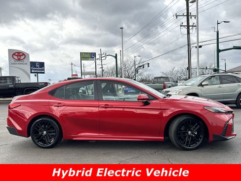 Used 2025 Toyota Camry SE w/ Multimedia Upgrade Package image 2