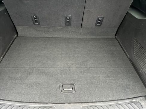 Used 2021 GMC Yukon XL SLT w/ SLT Premium Package image 25