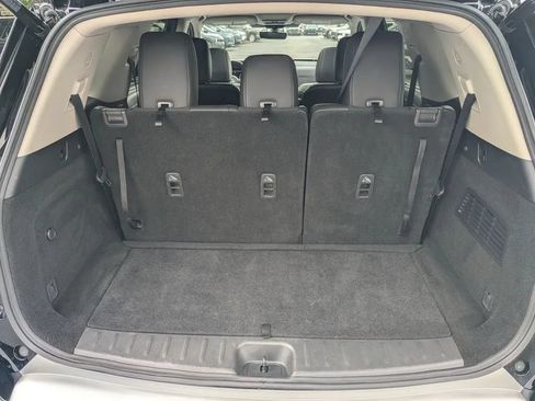 Certified 2025 Nissan Pathfinder SL w/ SL Premium Package FWD image 17
