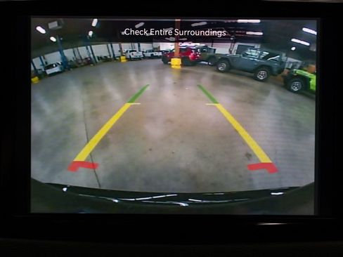 Used 2025 Chrysler Pacifica Select FWD image 21