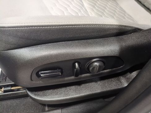 Used 2018 Chevrolet Equinox LT AWD/4WD image 21