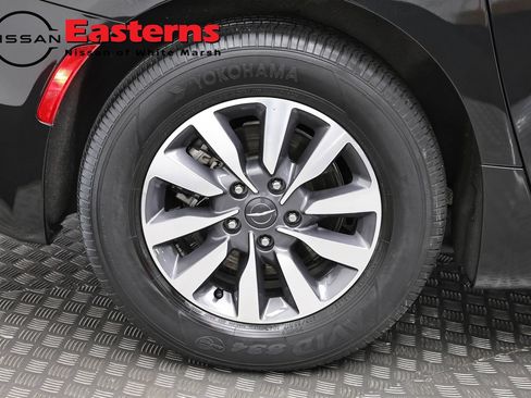 Used 2023 Chrysler Pacifica Touring-L FWD image 31