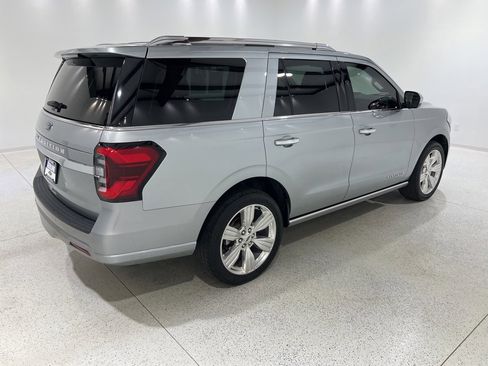 Used 2023 Ford Expedition Platinum image 5