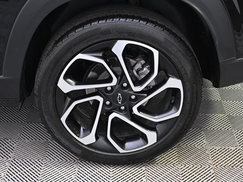 Used 2024 Chevrolet Trax RS w/ Sunroof Package FWD image 20