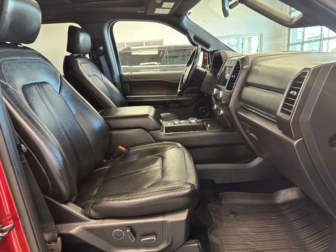 Used 2019 Ford Expedition Limited w/ Equipment Group 301A AWD/4WD image 17