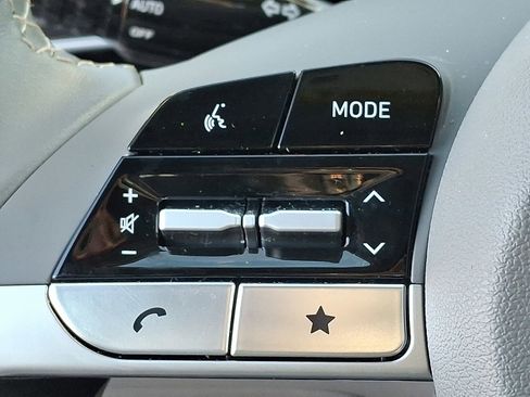 Certified 2025 Hyundai Elantra Sport image 21