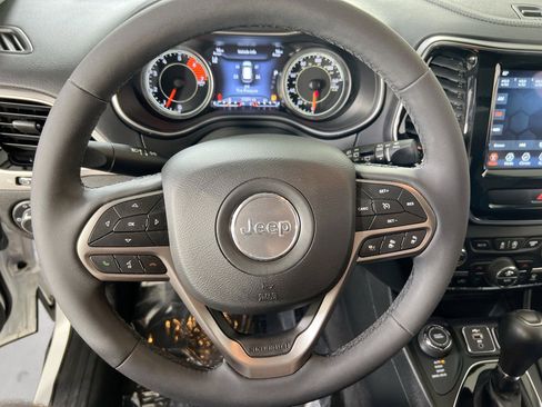 Used 2022 Jeep Cherokee Limited w/ Mopar Interior Package image 11